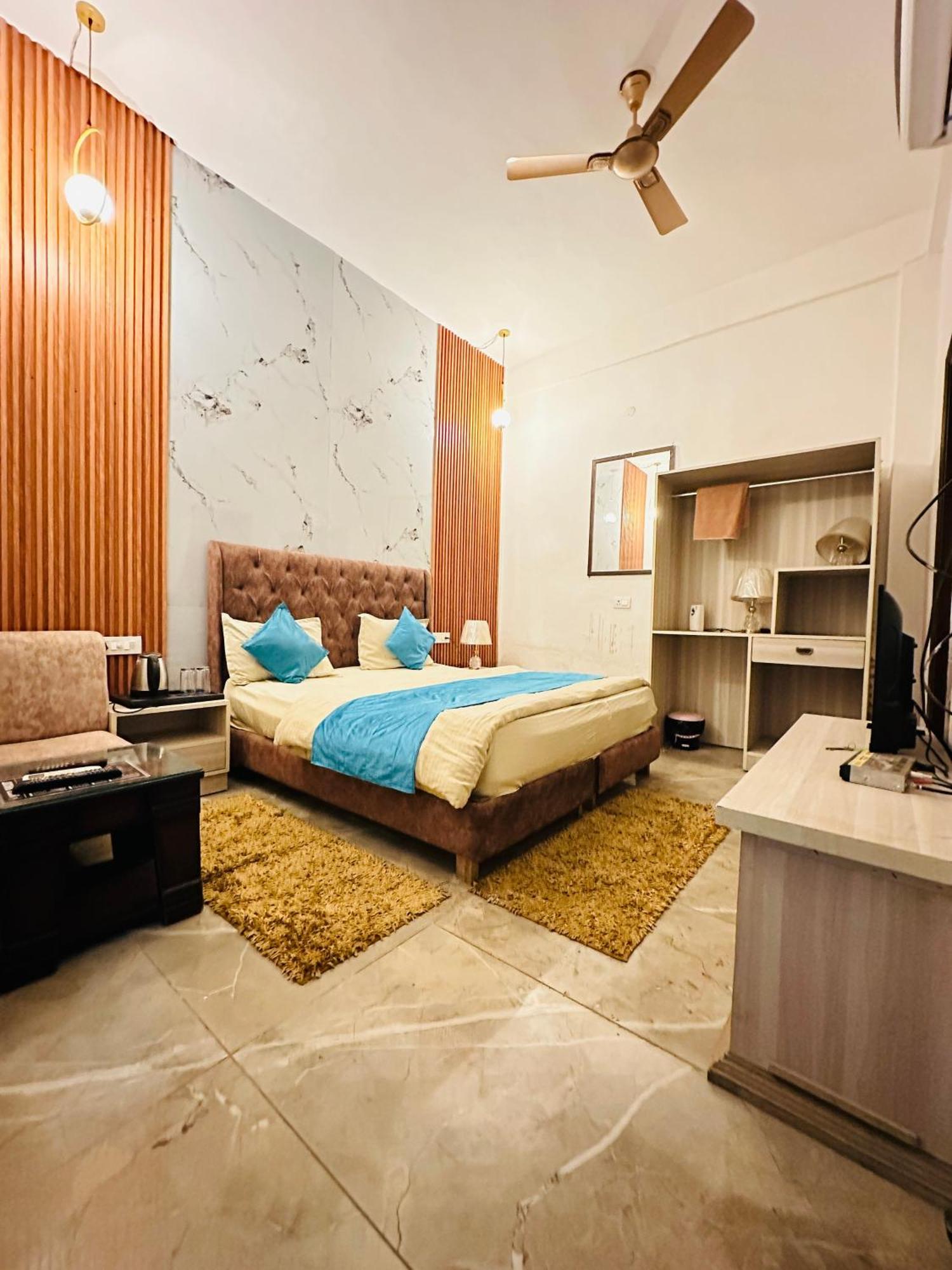 Shivjot Hotel Kharar Luaran gambar